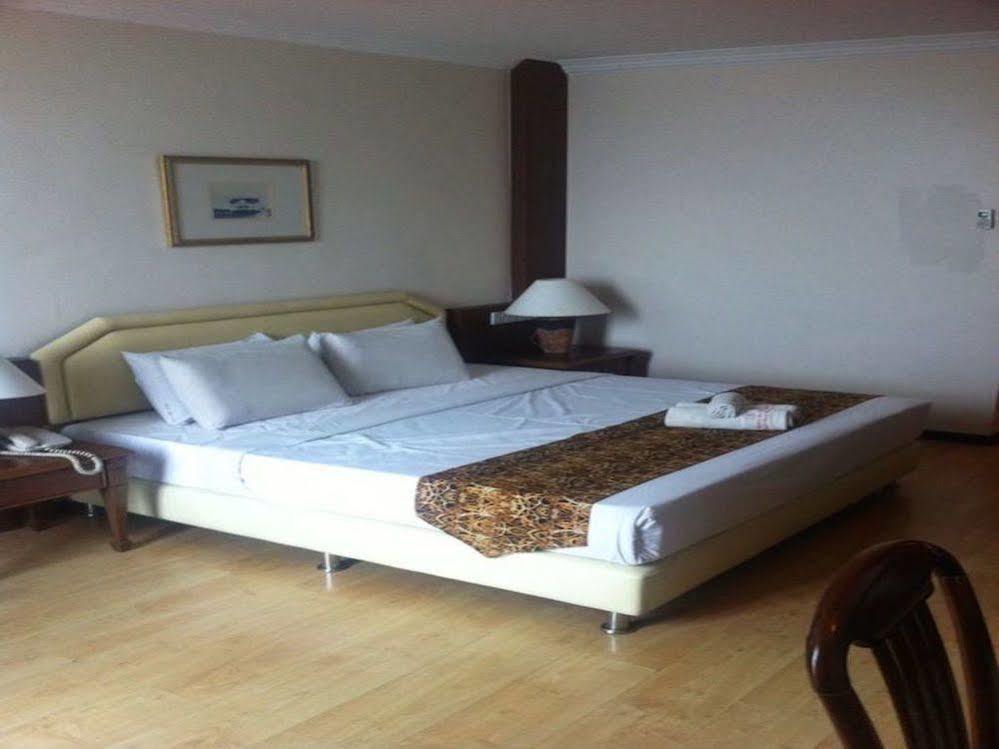 Regal Court Hotel 古晋 外观 照片
