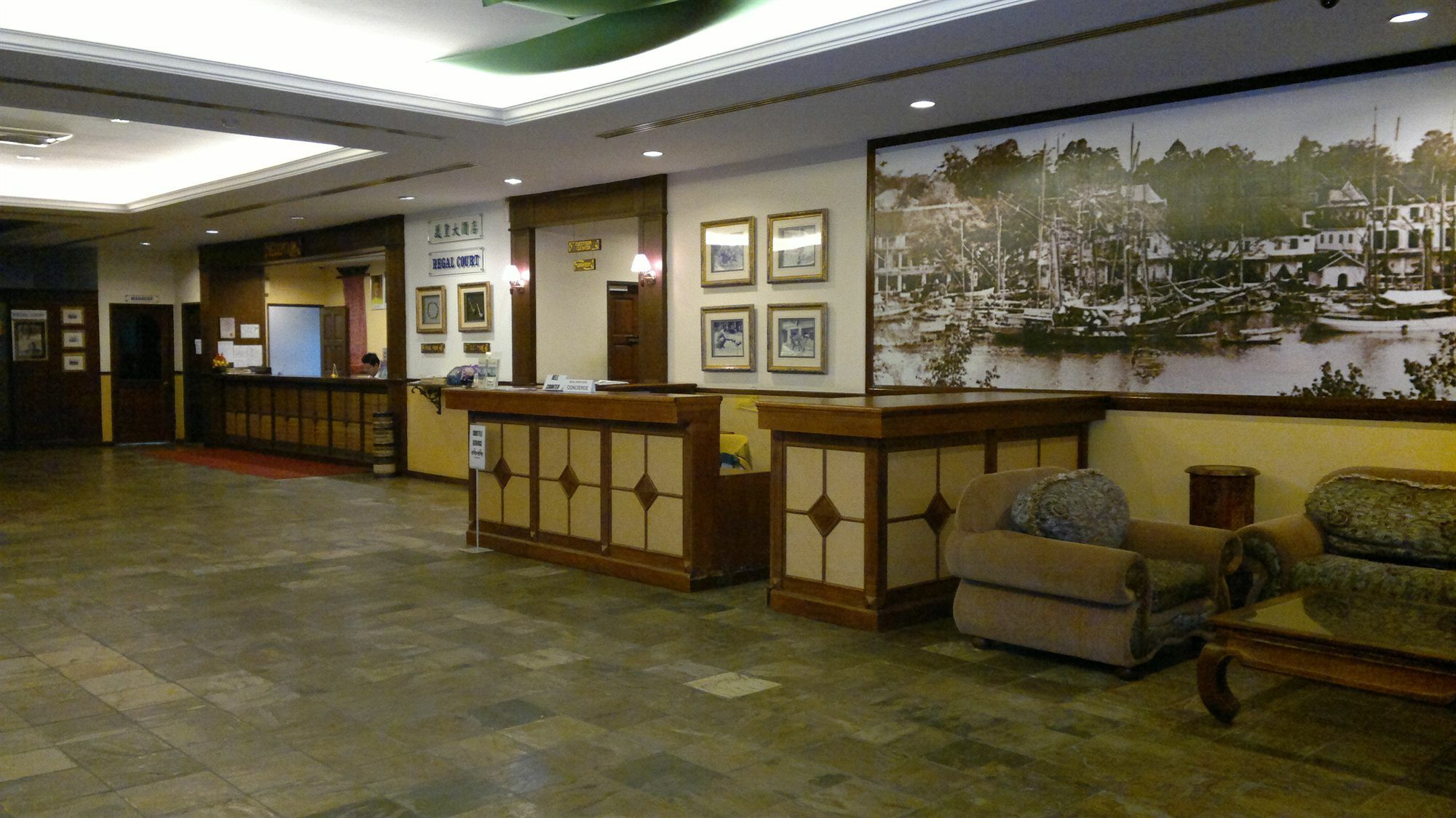 Regal Court Hotel 古晋 外观 照片